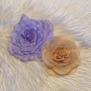 Flower pins 🔥BUNDLE AND SAVE🔥